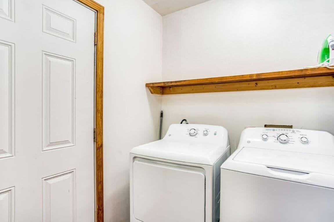 Brilliant In Bellview-Back Unit-- Mins To Nas Pensacola, Beach, Shopping Exterior foto