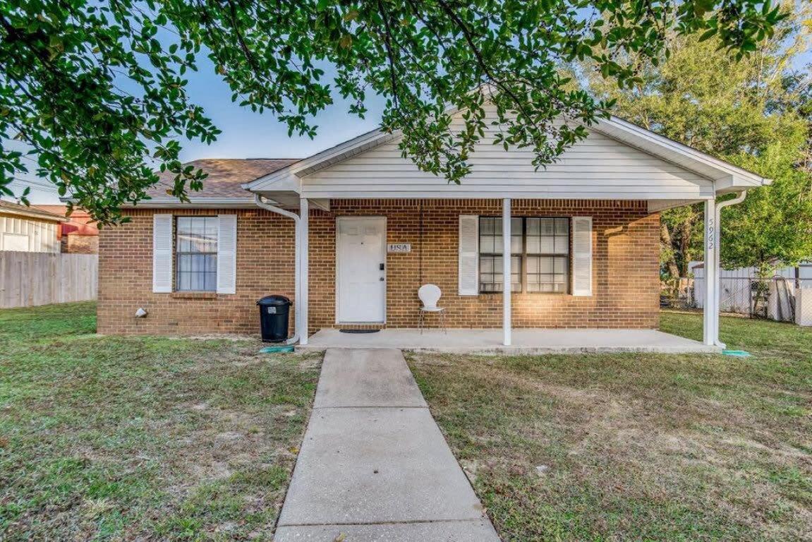 Brilliant In Bellview-Back Unit-- Mins To Nas Pensacola, Beach, Shopping Exterior foto